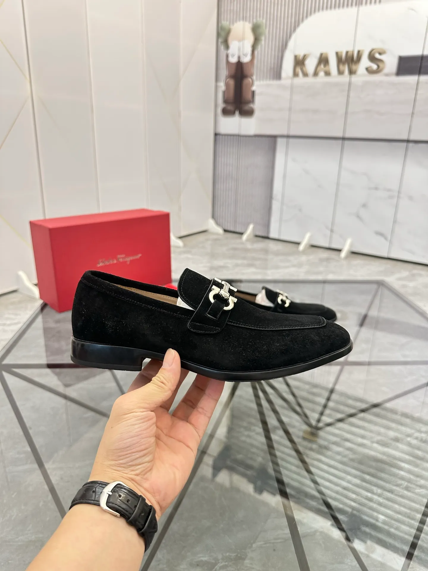 Men's shoes: 💰P640¥ High-end quality Product trademark: Ferragamo* "Ferragamo*" leather shoes Regular size: 38-44 (can be customized to 45.46.) Product materials: imported first-layer nubuck leather upper, cowhide lining, original outsole. Number: 688